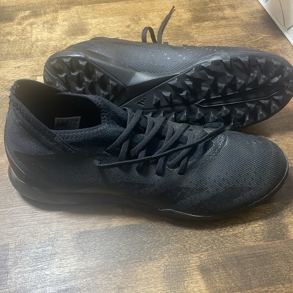 Brand new- never worn Adidas Predator soccer cleats - Picture 2 of 6